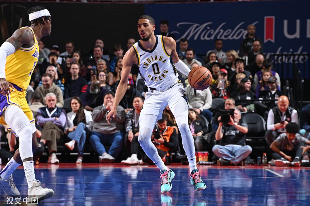 它鼓励我们 它鼓励我们